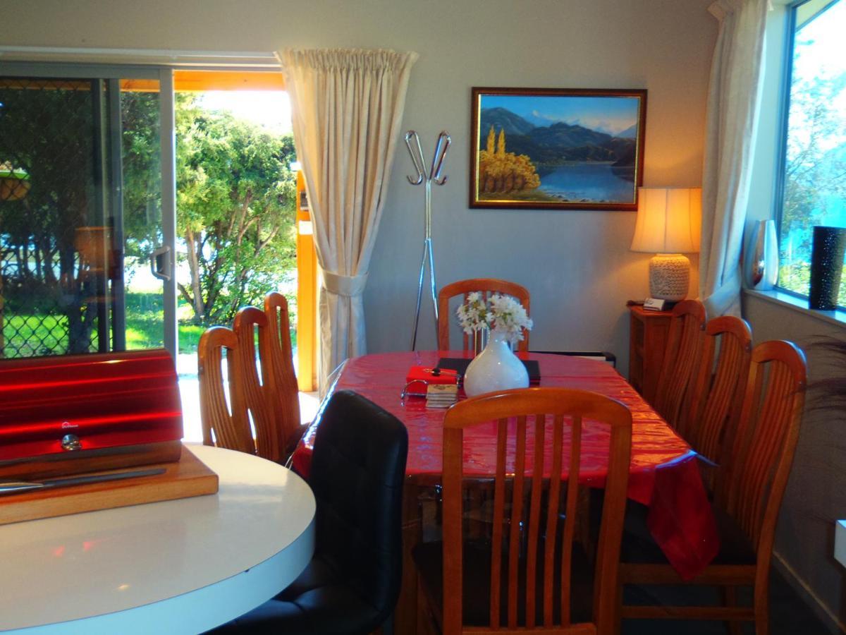 Lakefront Fantail Cottage Lake Hawea, Wanaka Exterior photo