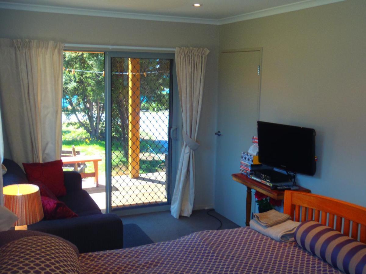 Lakefront Fantail Cottage Lake Hawea, Wanaka Exterior photo